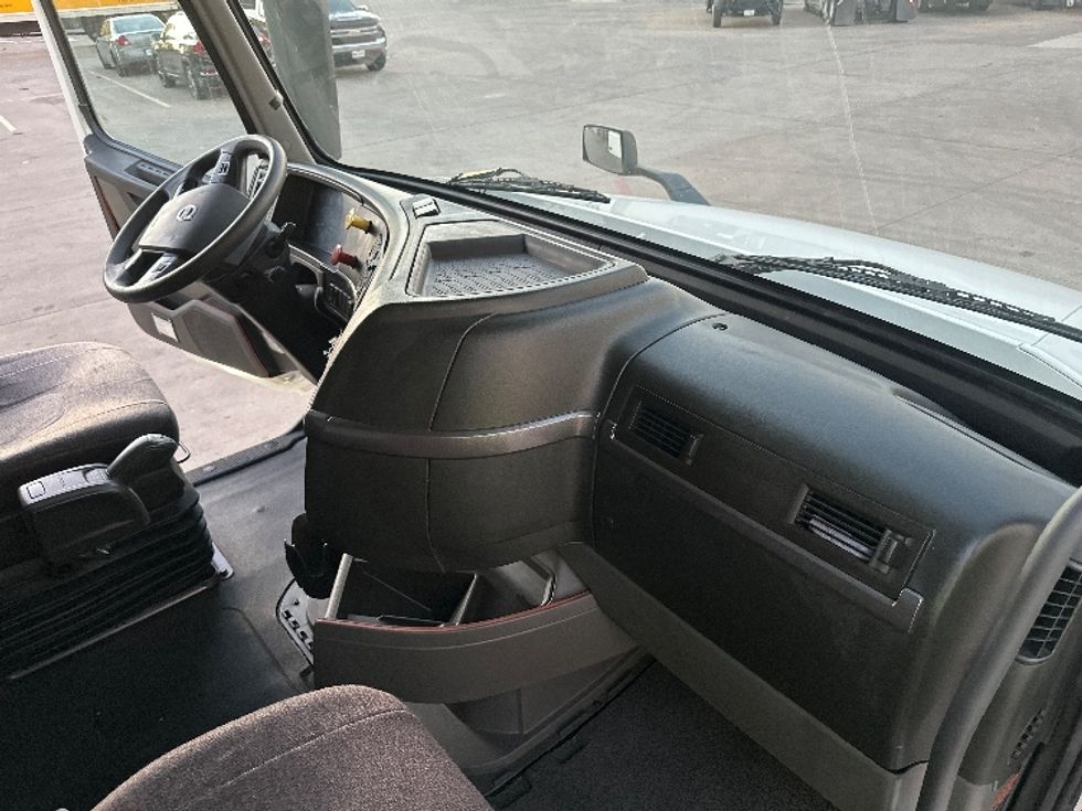 Sleeper Tractor-Heavy Duty Tractors-Volvo-2023-VNL64760-Dallas-TX-536,005\n\t\tmiles-$ 78,250 - Image 15