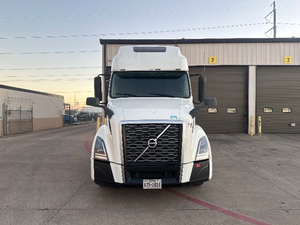 Sleeper Tractor-Heavy Duty Tractors-Volvo-2023-VNL64760-Dallas-TX-536,005\n\t\tmiles-$ 78,250 - Image 2