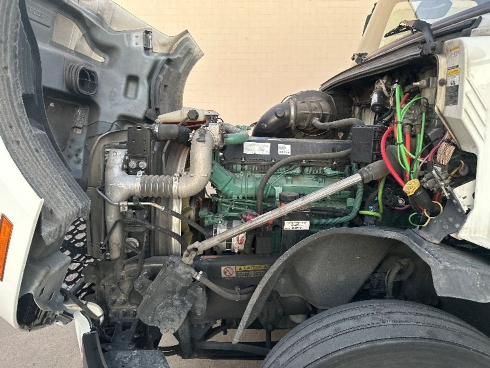 Sleeper Tractor-Heavy Duty Tractors-Volvo-2023-VNL64760-Dallas-TX-536,005\n\t\tmiles-$ 78,250 - Image 20