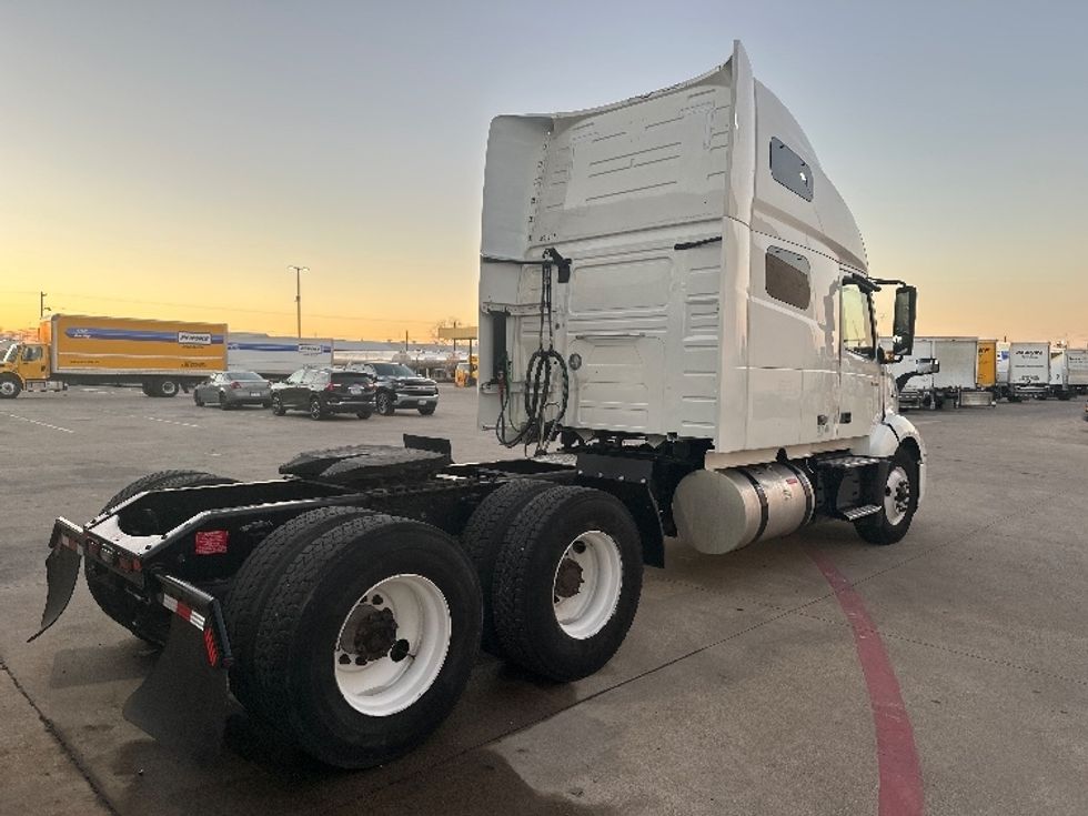 Sleeper Tractor-Heavy Duty Tractors-Volvo-2023-VNL64760-Dallas-TX-536,005\n\t\tmiles-$ 78,250 - Image 7
