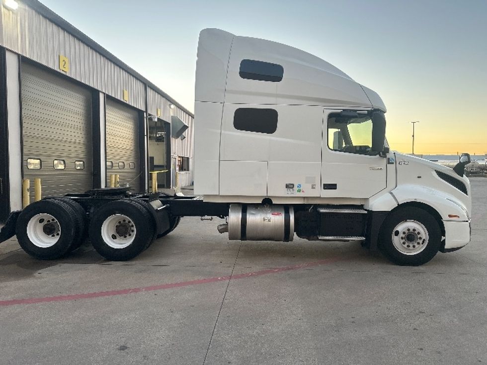 Sleeper Tractor-Heavy Duty Tractors-Volvo-2023-VNL64760-Dallas-TX-536,005\n\t\tmiles-$ 78,250 - Image 8