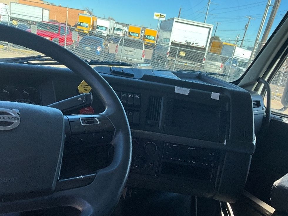Sleeper Tractor-Heavy Duty Tractors-Volvo-2023-VNL64760-Dallas-TX-572,526\n\t\tmiles-$ 72,000 - Image 11