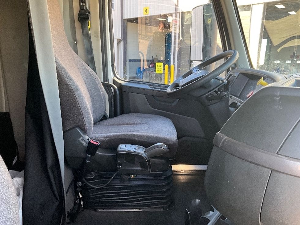 Sleeper Tractor-Heavy Duty Tractors-Volvo-2023-VNL64760-Dallas-TX-572,526\n\t\tmiles-$ 72,000 - Image 15