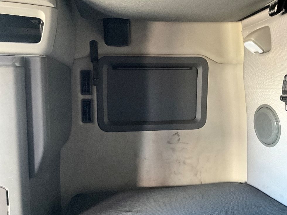 Sleeper Tractor-Heavy Duty Tractors-Volvo-2023-VNL64760-Dallas-TX-572,526\n\t\tmiles-$ 72,000 - Image 19