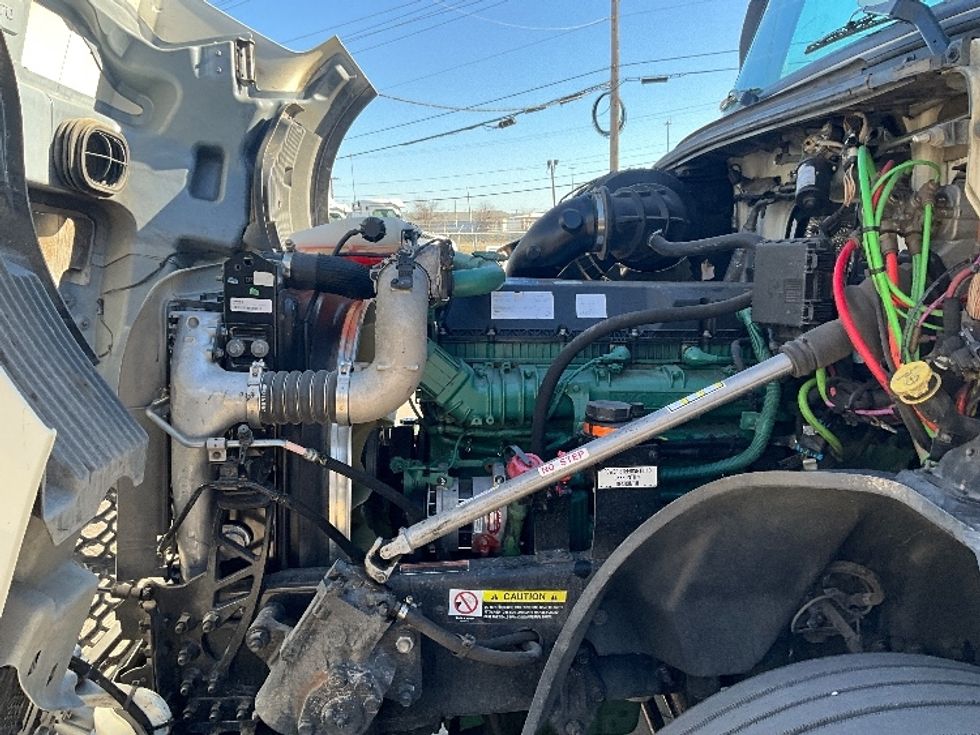 Sleeper Tractor-Heavy Duty Tractors-Volvo-2023-VNL64760-Dallas-TX-572,526\n\t\tmiles-$ 72,000 - Image 21