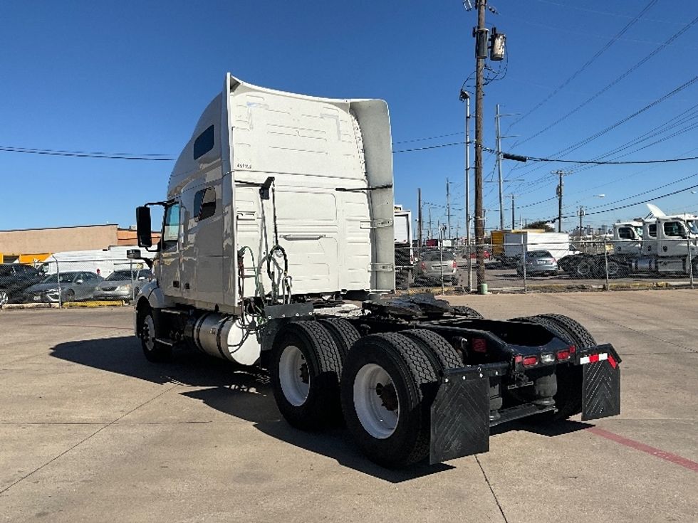 Sleeper Tractor-Heavy Duty Tractors-Volvo-2023-VNL64760-Dallas-TX-572,526\n\t\tmiles-$ 72,000 - Image 5