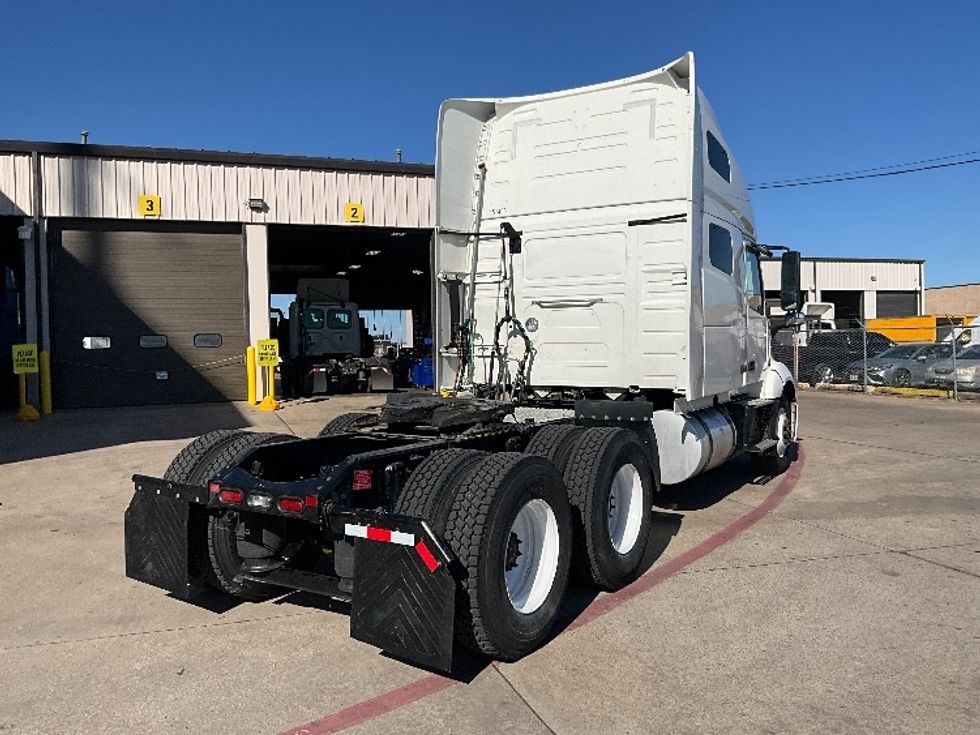 Sleeper Tractor-Heavy Duty Tractors-Volvo-2023-VNL64760-Dallas-TX-572,526\n\t\tmiles-$ 72,000 - Image 7