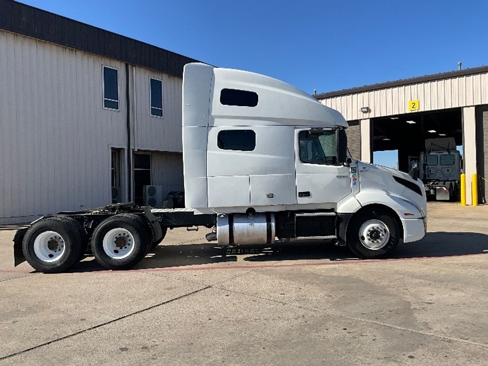 Sleeper Tractor-Heavy Duty Tractors-Volvo-2023-VNL64760-Dallas-TX-572,526\n\t\tmiles-$ 72,000 - Image 8