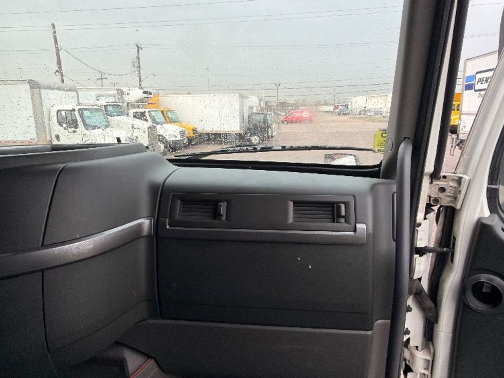 Sleeper Tractor-Heavy Duty Tractors-Volvo-2023-VNL64760-Dallas-TX-612,921\n\t\tmiles-$ 68,750 - Image 14