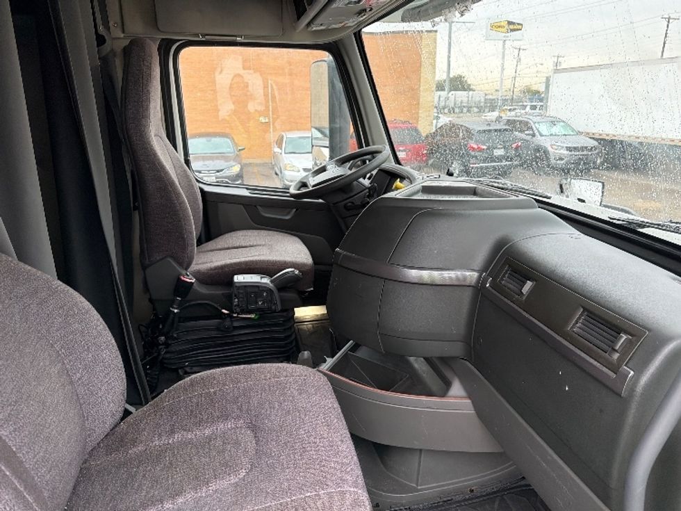 Sleeper Tractor-Heavy Duty Tractors-Volvo-2023-VNL64760-Dallas-TX-612,921\n\t\tmiles-$ 68,750 - Image 15