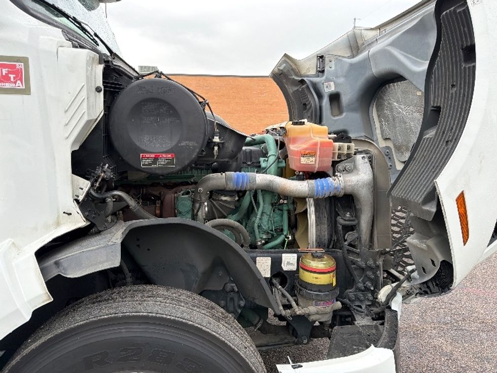 Sleeper Tractor-Heavy Duty Tractors-Volvo-2023-VNL64760-Dallas-TX-612,921\n\t\tmiles-$ 68,750 - Image 20