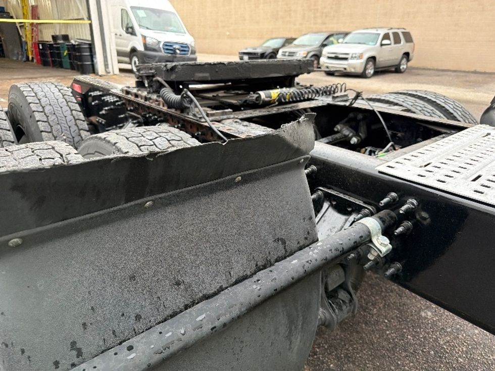 Sleeper Tractor-Heavy Duty Tractors-Volvo-2023-VNL64760-Dallas-TX-612,921\n\t\tmiles-$ 68,750 - Image 22