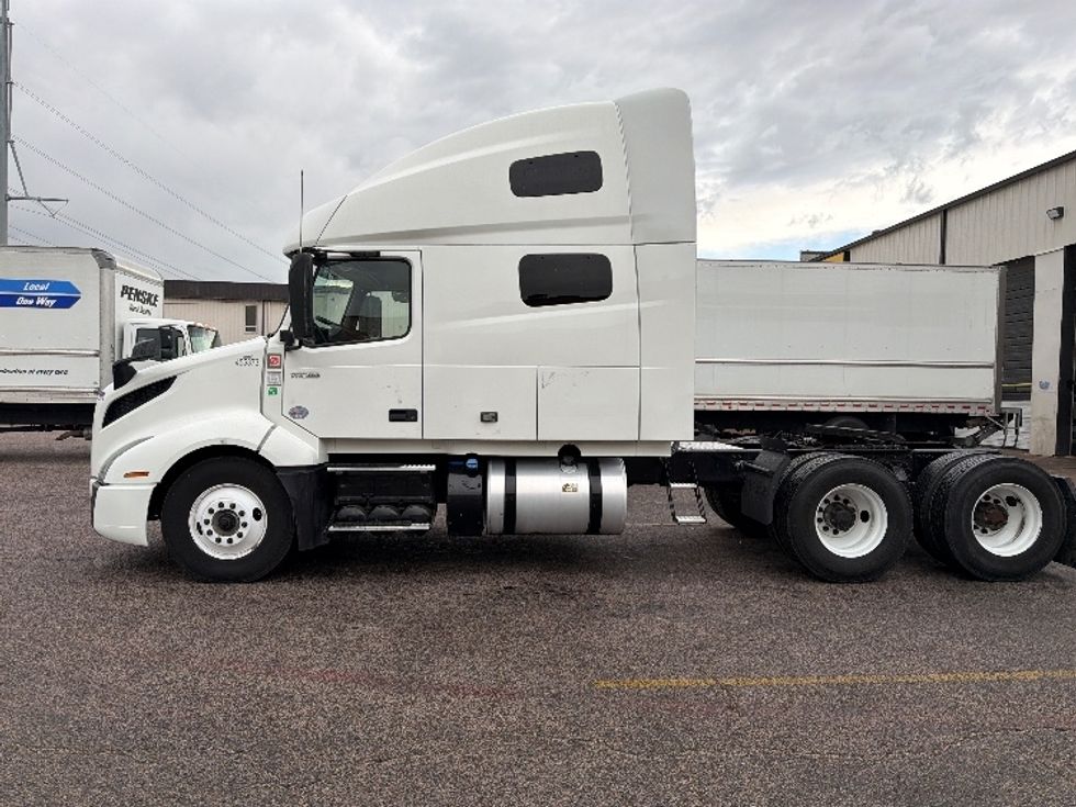 Sleeper Tractor-Heavy Duty Tractors-Volvo-2023-VNL64760-Dallas-TX-612,921\n\t\tmiles-$ 68,750 - Image 4
