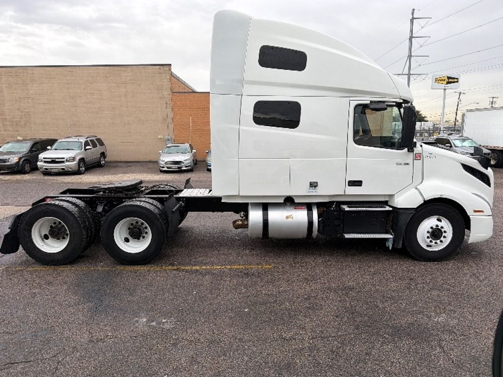 Sleeper Tractor-Heavy Duty Tractors-Volvo-2023-VNL64760-Dallas-TX-612,921\n\t\tmiles-$ 68,750 - Image 8