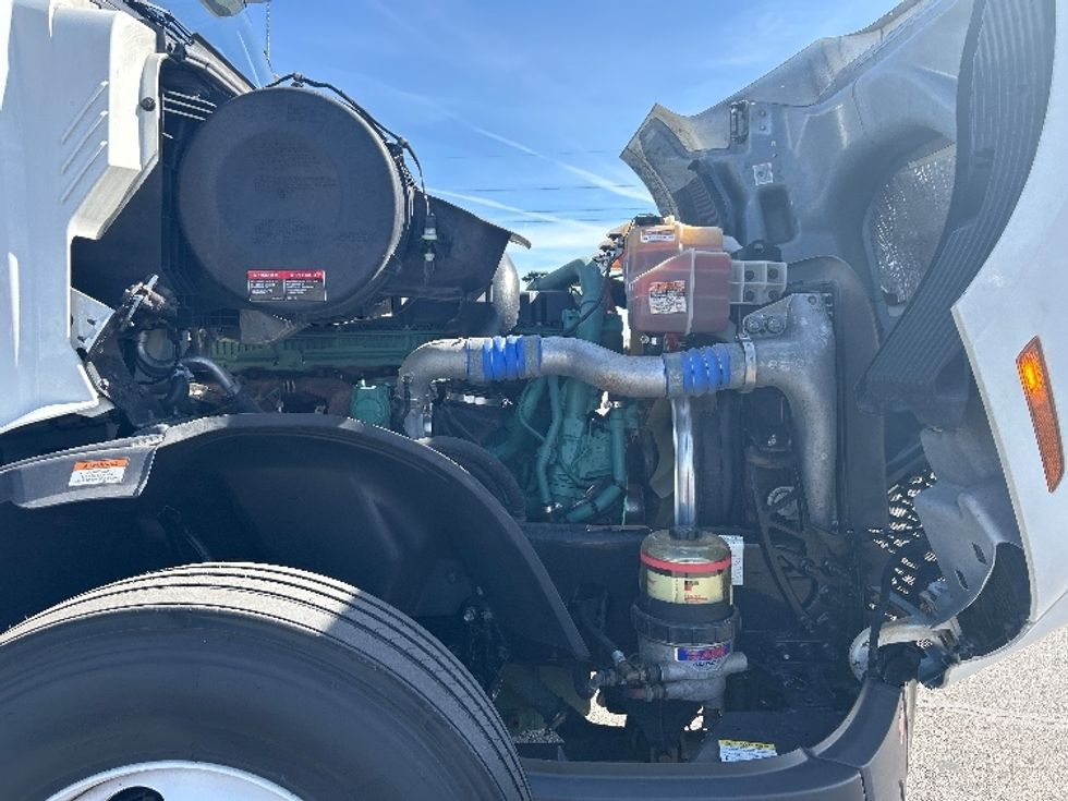 Sleeper Tractor-Heavy Duty Tractors-Volvo-2023-VNL64760-Davenport-IA-376,866\n\t\tmiles-$ 89,500 - Image 20