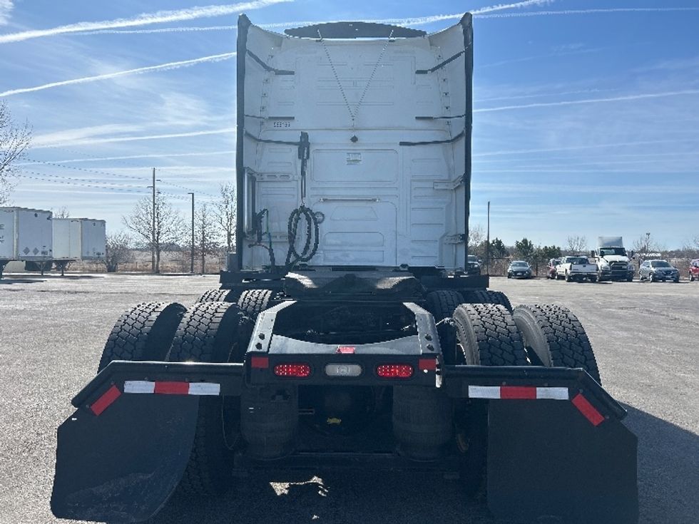 Sleeper Tractor-Heavy Duty Tractors-Volvo-2023-VNL64760-Davenport-IA-376,866\n\t\tmiles-$ 89,500 - Image 6