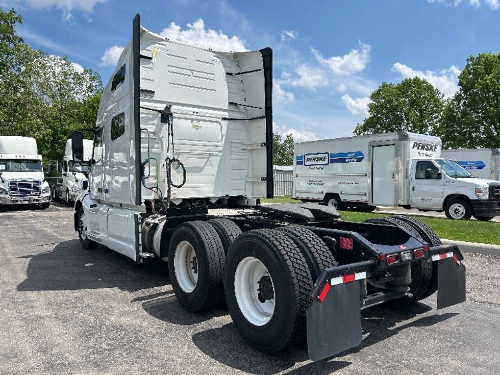 Sleeper Tractor-Heavy Duty Tractors-Volvo-2023-VNL64760-Dayton-OH-473,124\n\t\tmiles-$ 78,250 - Image 5