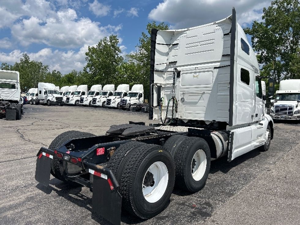 Sleeper Tractor-Heavy Duty Tractors-Volvo-2023-VNL64760-Dayton-OH-473,124\n\t\tmiles-$ 78,250 - Image 7