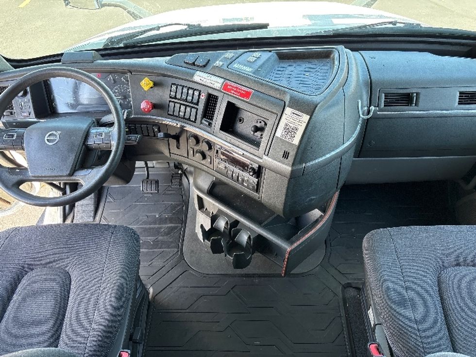 Sleeper Tractor-Heavy Duty Tractors-Volvo-2023-VNL64760-Denver-CO-678,779\n\t\tmiles-$ 72,000 - Image 12