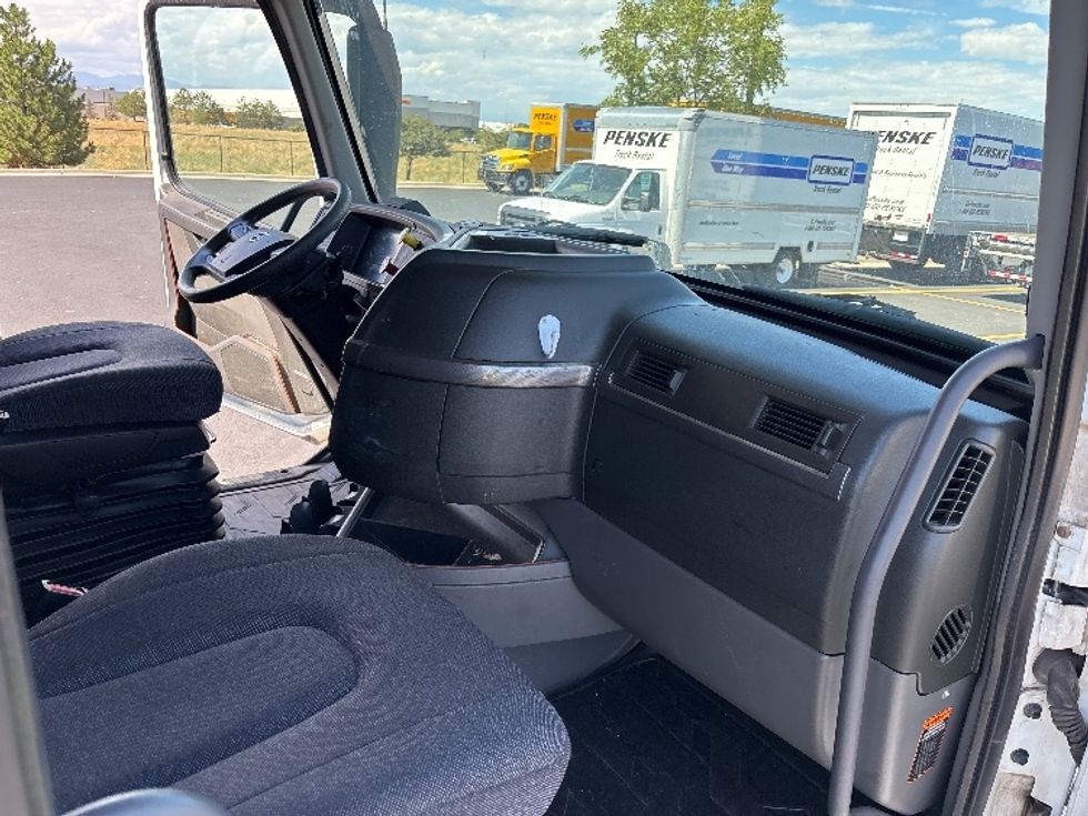 Sleeper Tractor-Heavy Duty Tractors-Volvo-2023-VNL64760-Denver-CO-678,779\n\t\tmiles-$ 72,000 - Image 14