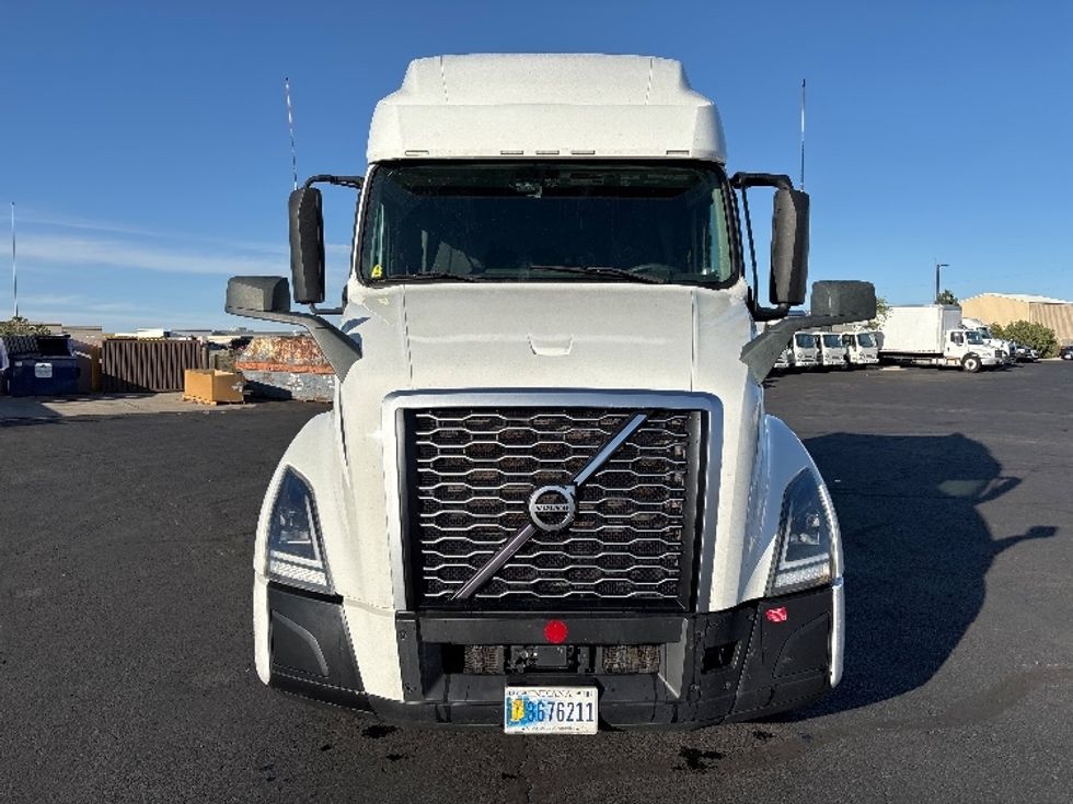 Sleeper Tractor-Heavy Duty Tractors-Volvo-2023-VNL64760-Denver-CO-678,779\n\t\tmiles-$ 72,000 - Image 2