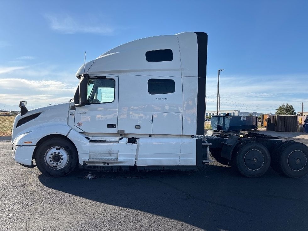 Sleeper Tractor-Heavy Duty Tractors-Volvo-2023-VNL64760-Denver-CO-678,779\n\t\tmiles-$ 72,000 - Image 4