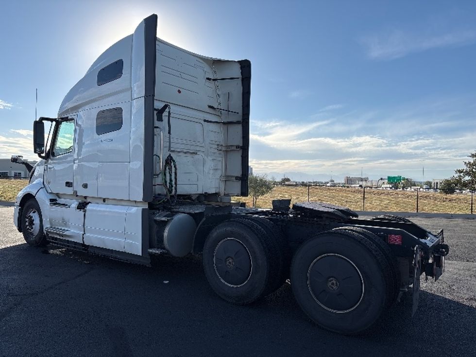 Sleeper Tractor-Heavy Duty Tractors-Volvo-2023-VNL64760-Denver-CO-678,779\n\t\tmiles-$ 72,000 - Image 5