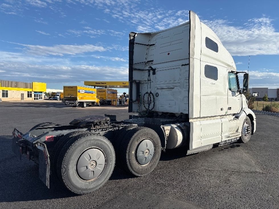 Sleeper Tractor-Heavy Duty Tractors-Volvo-2023-VNL64760-Denver-CO-678,779\n\t\tmiles-$ 72,000 - Image 7