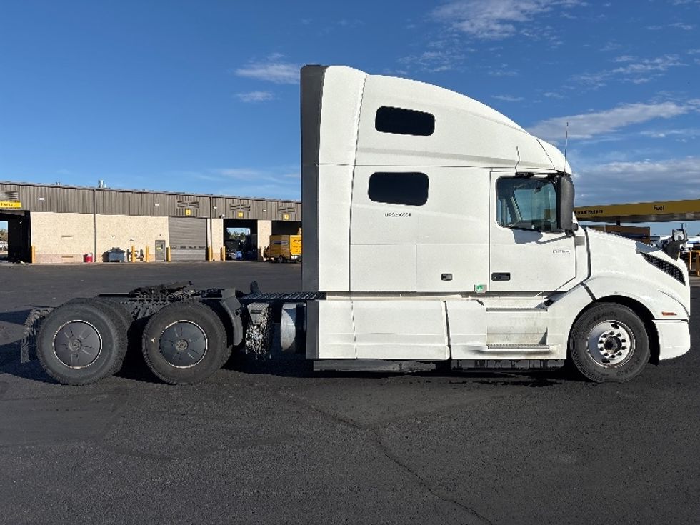 Sleeper Tractor-Heavy Duty Tractors-Volvo-2023-VNL64760-Denver-CO-678,779\n\t\tmiles-$ 72,000 - Image 8