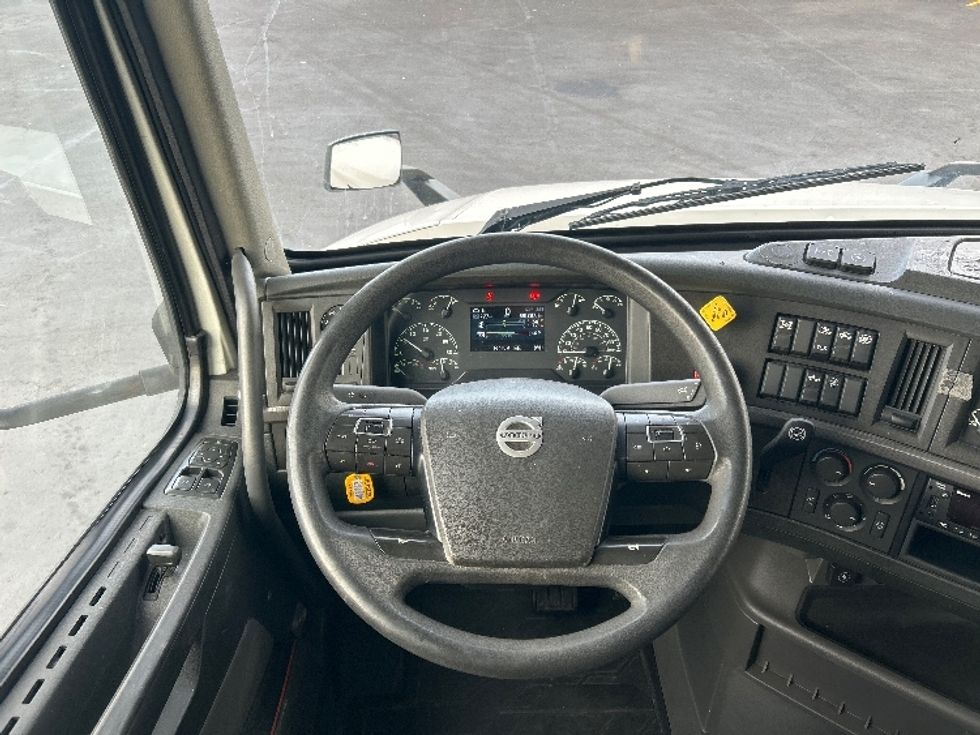 Sleeper Tractor-Heavy Duty Tractors-Volvo-2023-VNL64760-Denver-CO-691,297\n\t\tmiles-$ 60,750 - Image 11