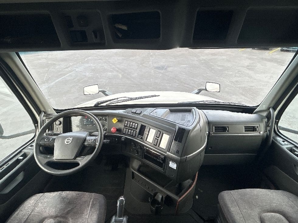 Sleeper Tractor-Heavy Duty Tractors-Volvo-2023-VNL64760-Denver-CO-691,297\n\t\tmiles-$ 60,750 - Image 12