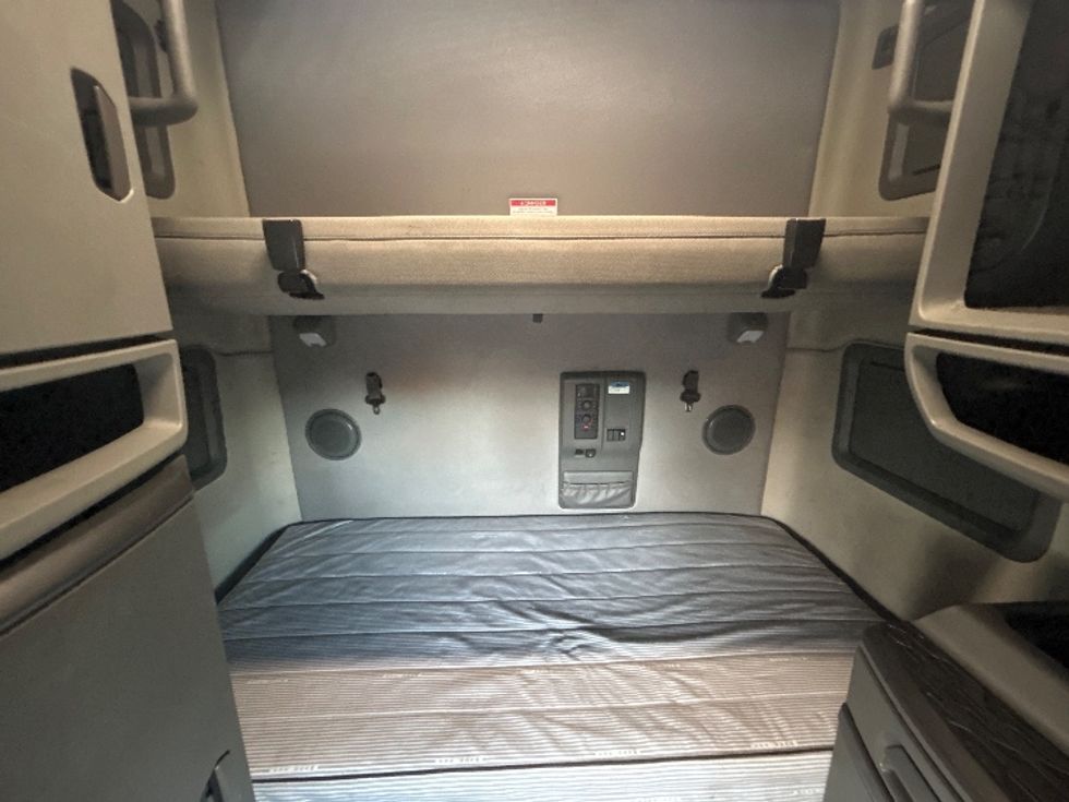 Sleeper Tractor-Heavy Duty Tractors-Volvo-2023-VNL64760-Denver-CO-691,297\n\t\tmiles-$ 60,750 - Image 16