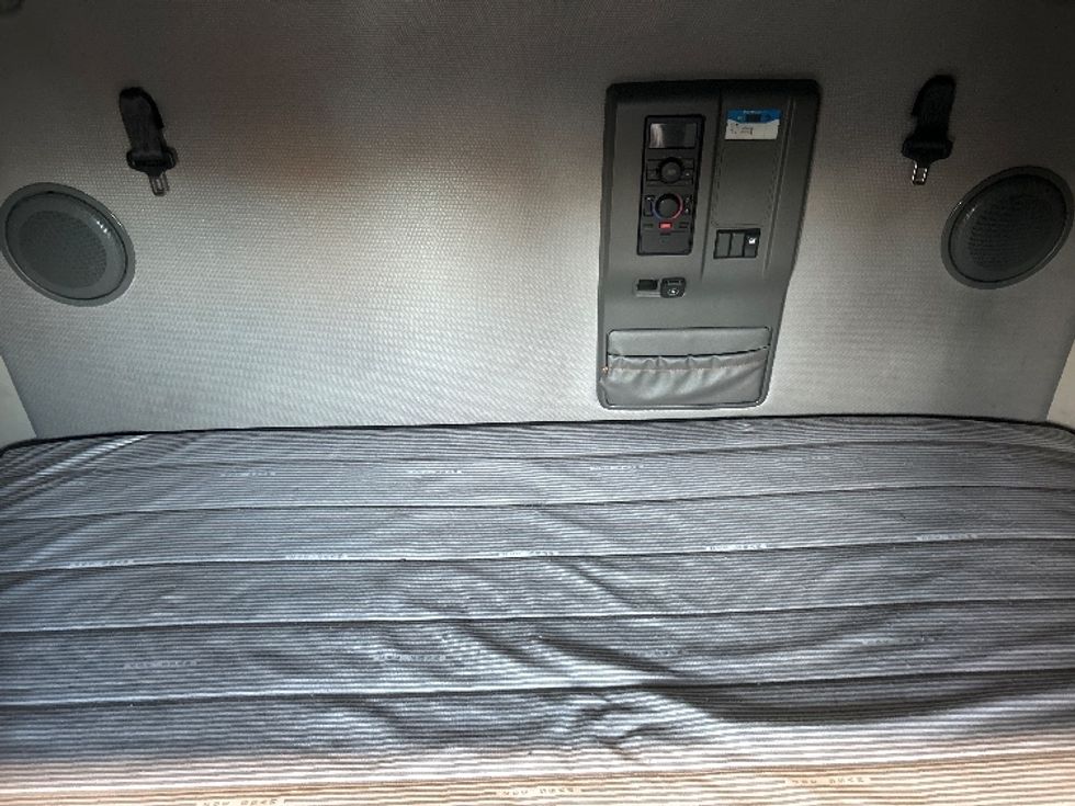 Sleeper Tractor-Heavy Duty Tractors-Volvo-2023-VNL64760-Denver-CO-691,297\n\t\tmiles-$ 60,750 - Image 17