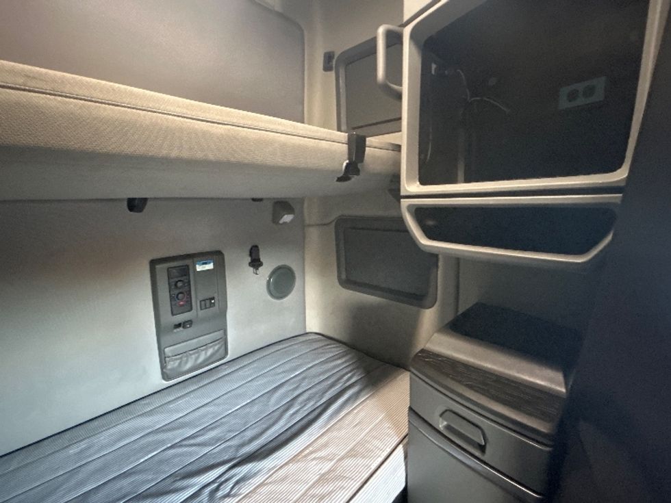 Sleeper Tractor-Heavy Duty Tractors-Volvo-2023-VNL64760-Denver-CO-691,297\n\t\tmiles-$ 60,750 - Image 18