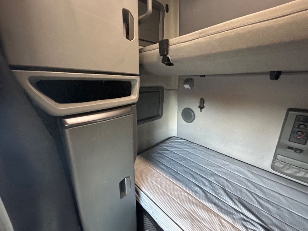 Sleeper Tractor-Heavy Duty Tractors-Volvo-2023-VNL64760-Denver-CO-691,297\n\t\tmiles-$ 60,750 - Image 19