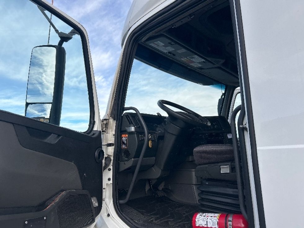 Sleeper Tractor-Heavy Duty Tractors-Volvo-2023-VNL64760-Denver-CO-691,297\n\t\tmiles-$ 60,750 - Image 9