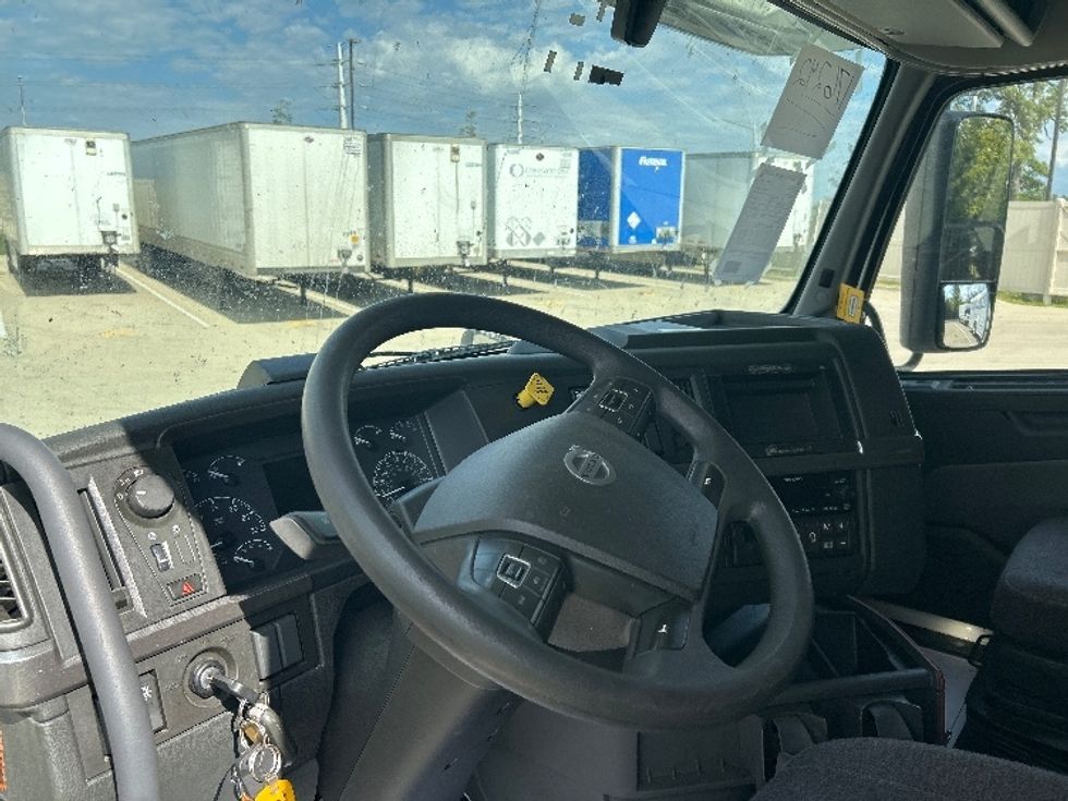 Sleeper Tractor-Heavy Duty Tractors-Volvo-2023-VNL64760-East Chicago-IN-353,789\n\t\tmiles-$ 92,750 - Image 10