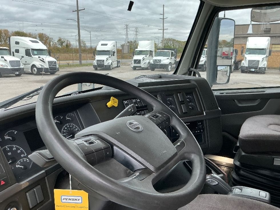 Sleeper Tractor-Heavy Duty Tractors-Volvo-2023-VNL64760-East Chicago-IN-598,743\n\t\tmiles-$ 66,750 - Image 10