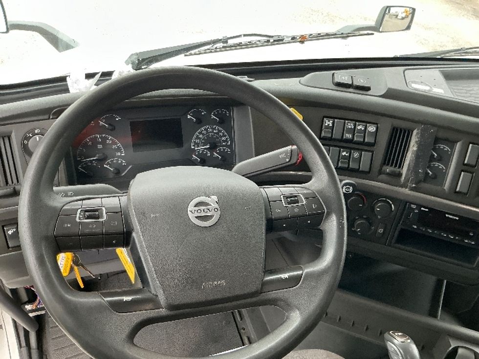 Sleeper Tractor-Heavy Duty Tractors-Volvo-2023-VNL64760-East Chicago-IN-598,743\n\t\tmiles-$ 66,750 - Image 11
