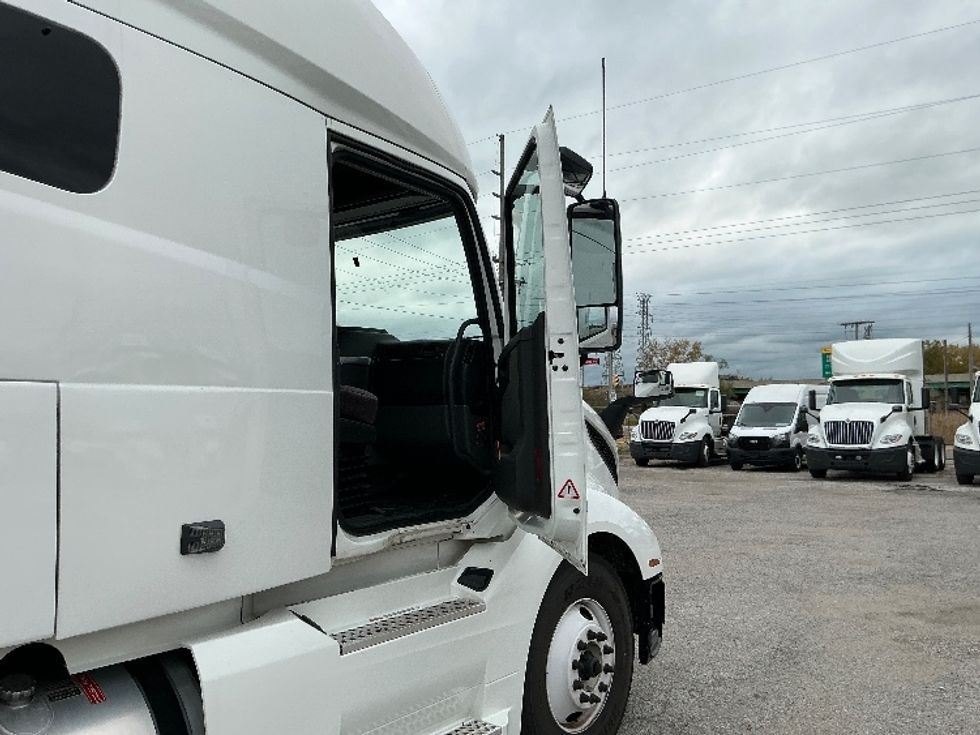 Sleeper Tractor-Heavy Duty Tractors-Volvo-2023-VNL64760-East Chicago-IN-598,743\n\t\tmiles-$ 66,750 - Image 13