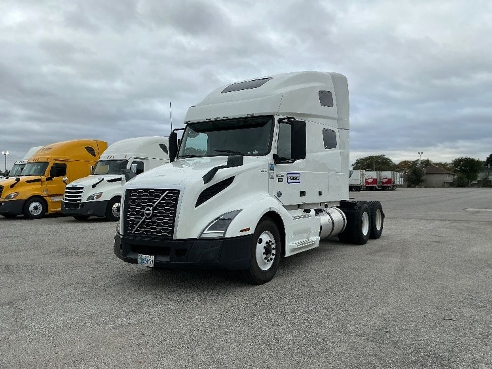 2023 Volvo Truck VNL photo 3