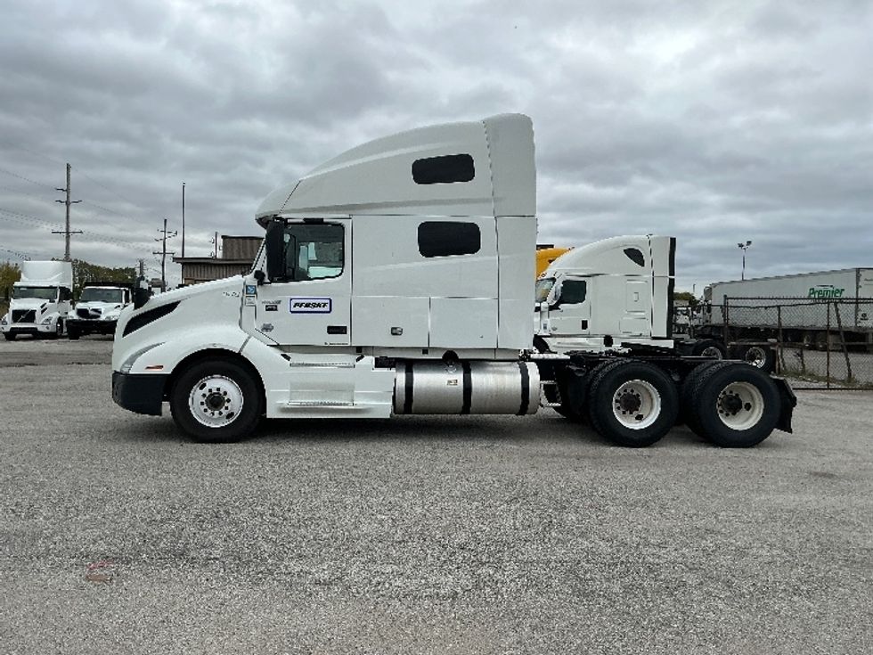 2023 Volvo Truck VNL photo 4