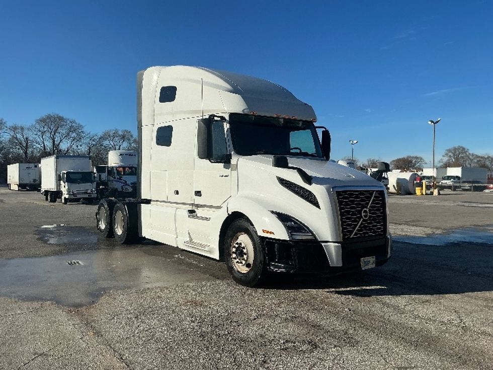 Sleeper Tractor-Heavy Duty Tractors-Volvo-2023-VNL64760-East Chicago-IN-613,605\n\t\tmiles-$ 63,750 - Image 1