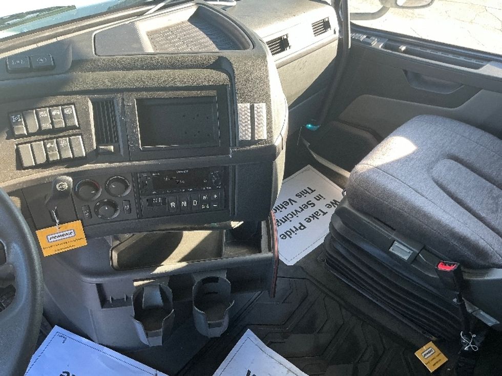 Sleeper Tractor-Heavy Duty Tractors-Volvo-2023-VNL64760-East Chicago-IN-613,605\n\t\tmiles-$ 63,750 - Image 12