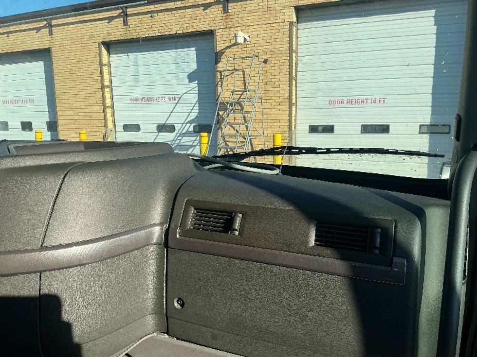 Sleeper Tractor-Heavy Duty Tractors-Volvo-2023-VNL64760-East Chicago-IN-613,605\n\t\tmiles-$ 63,750 - Image 14