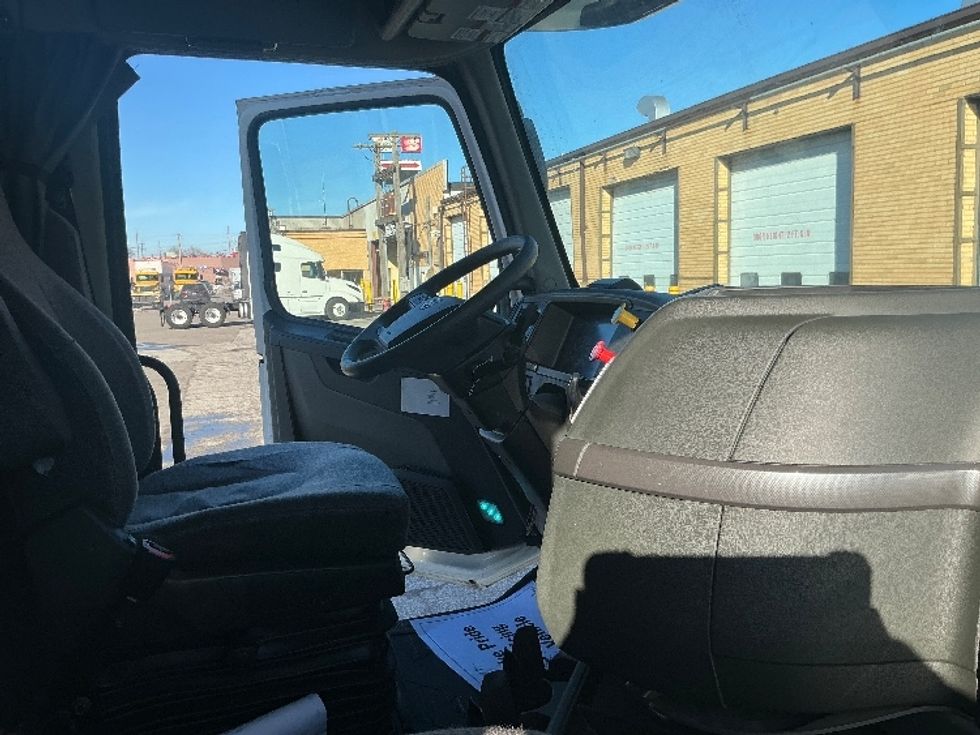 Sleeper Tractor-Heavy Duty Tractors-Volvo-2023-VNL64760-East Chicago-IN-613,605\n\t\tmiles-$ 63,750 - Image 15