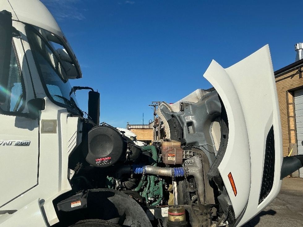 Sleeper Tractor-Heavy Duty Tractors-Volvo-2023-VNL64760-East Chicago-IN-613,605\n\t\tmiles-$ 63,750 - Image 20