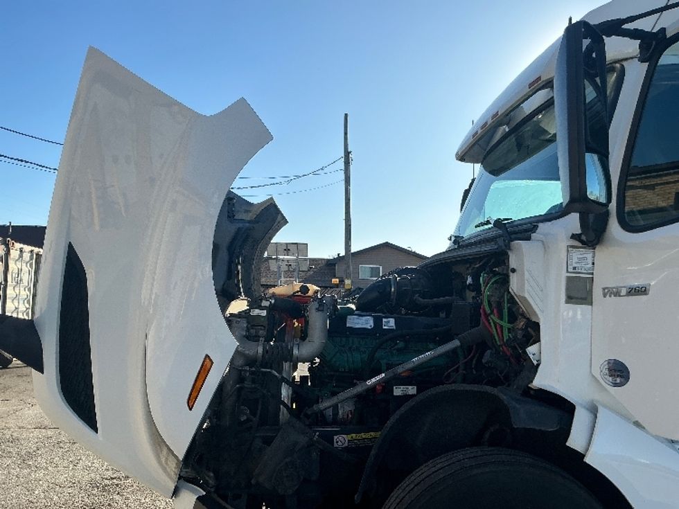 Sleeper Tractor-Heavy Duty Tractors-Volvo-2023-VNL64760-East Chicago-IN-613,605\n\t\tmiles-$ 63,750 - Image 21