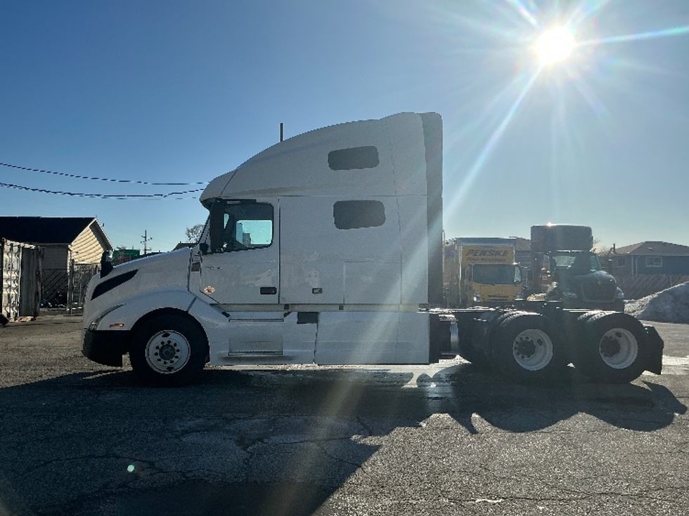 Sleeper Tractor-Heavy Duty Tractors-Volvo-2023-VNL64760-East Chicago-IN-613,605\n\t\tmiles-$ 63,750 - Image 4