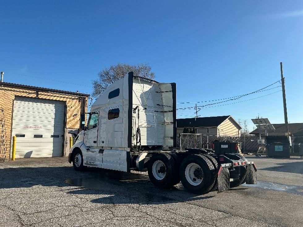 Sleeper Tractor-Heavy Duty Tractors-Volvo-2023-VNL64760-East Chicago-IN-613,605\n\t\tmiles-$ 63,750 - Image 5